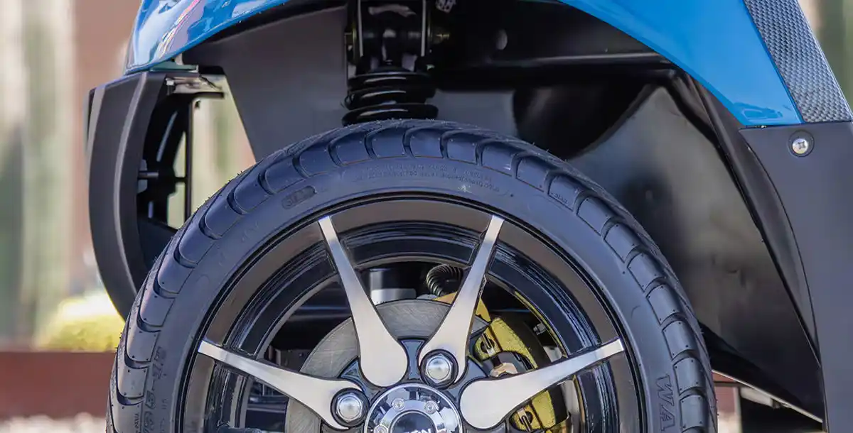 Read more about the article Types of Golf Cart Suspension Explained: Smooth Ride Options and Upgrades